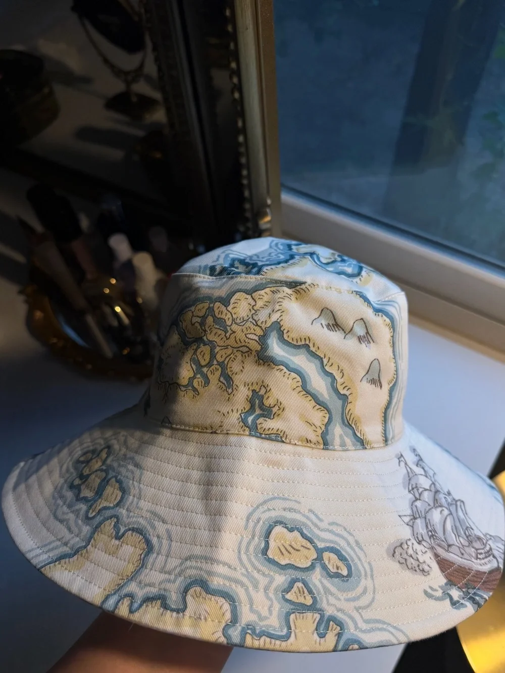 Sezane Bob - Sézane X Inoui Editions Hat in world maps print